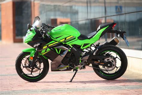 Zsákmány Kezelés Gazdag Ember Ninja Kawasaki 125 Rizs élet Fészer