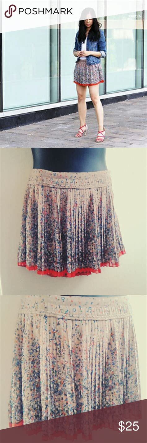 American Eagle Floral Skirt This Skirt Was Made By American Eagle