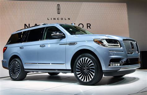 New Lincoln Navigator Maxing Out The Luxury Suv Sector Car Magazine