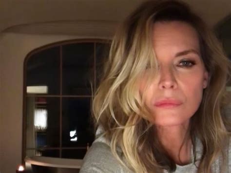 Michelle Pfeiffer Hair 2021 Michelle Pfeiffer Stuns In Makeup Free Selfie While Pining For