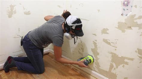 How To Remove Wallpaper Easily And Repair The Drywall Part 1 Of 3