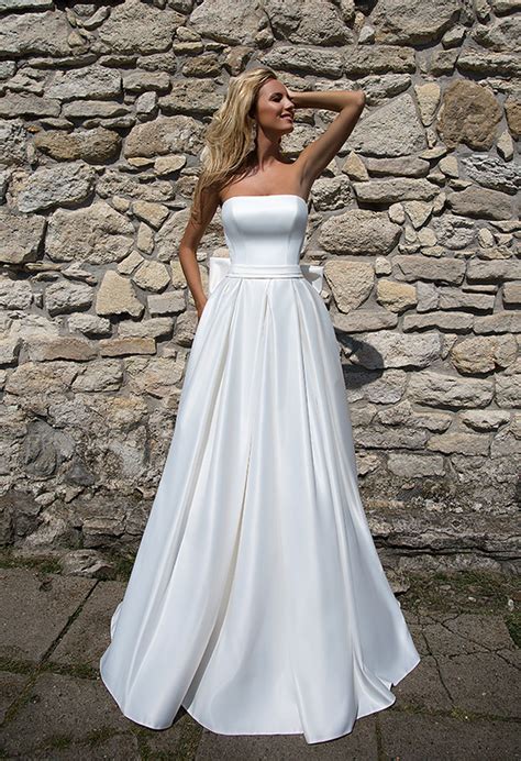 Shop for beautiful mermaid wedding dresses at david's bridal! Simple Ball Gown Satin Wedding Dresses Strapless Big Bow ...