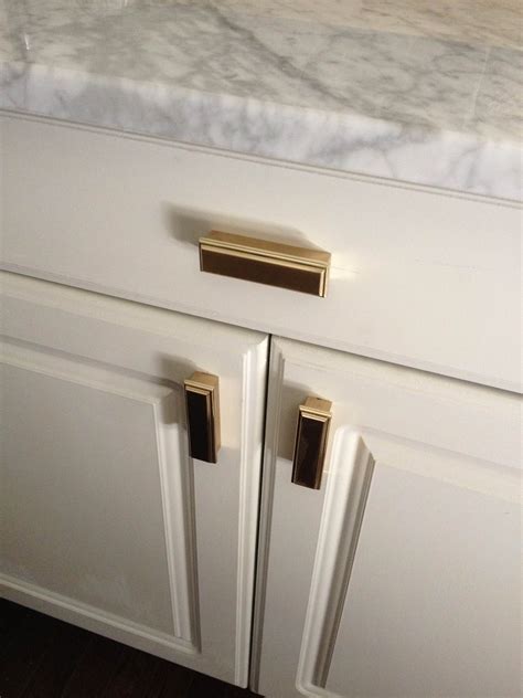 Durable and sophisticated, cabinet hardware offers unique style to your kitchen, as cabinet hardware comes in great variety of materials, colors, and overall styles. Three Good Grapes: {Thrifty Thursday} Modern Brass Hardware