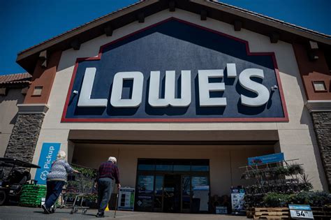 Lowes Employee Punched By Thieves Fired For Trying To Stop Robbery
