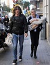 Carles Puyol y Vanesa Lorenzo con su hija Manuela en Barcelona - Carles ...