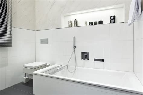 Badezimmerarmaturen gunstig kaufen bad kunz de. Badezimmer-weiß-Badewanne-Armatur-WC-2 | NOWAK GmbH ...