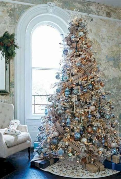 15 Christmas Tree Decorating Ideas You Should Consider