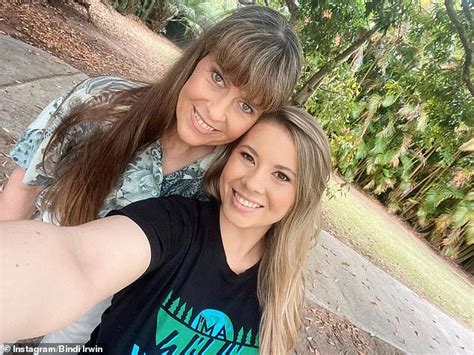 Bindi Irwin Beams For A Selfie Alongside Her Mother Terri As She