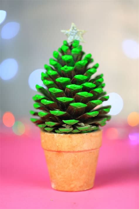 20 Pine Cone Crafts For Christmas Kiddonames