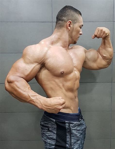 Tatan Uribe Hunky Bodybuilder Cam Model On Flirt4free