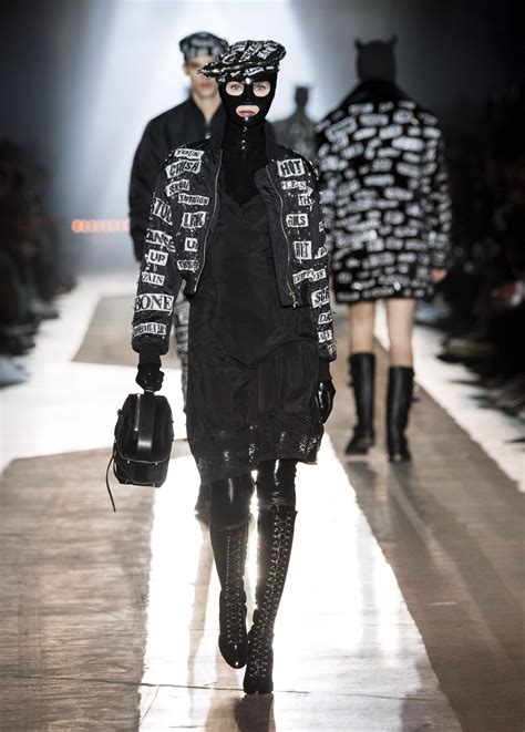2018 (mmxviii) was a common year starting on monday of the gregorian calendar, the 2018th year of the common era (ce) and anno domini (ad) designations, the 18th year of the 3rd millennium. MOSCHINO FALL WINTER 2018 MEN'S COLLECTION AND WOMEN'S PRE ...