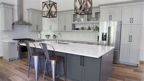 The number of renovating homeowners deciding to open up their kitchen has dropped from 53 percent in 2019 to 43 percent in 2021. A Look Into The Future (2021 Kitchen Design Trends ...