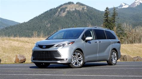 2022 Toyota Sienna Review 36 Mpg Is A Gigantic Advantage