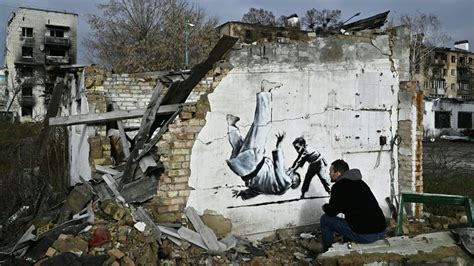 Ukraine Krieg Streetart Künstler Banksy Bekennt Sich Zu Sieben Gemälden
