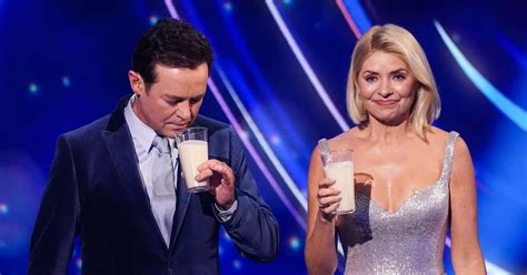 Holly Willoughby’s Dazzling Dancing On Ice Return Draws 3 6 Million Viewers Mirror Online