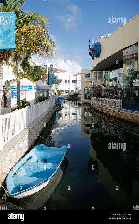 Shopping Mall Isla Hotel Zone Cancun Mexico Stock Photo Alamy