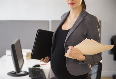 6 Tips For Choosing Professional Maternity Clothes