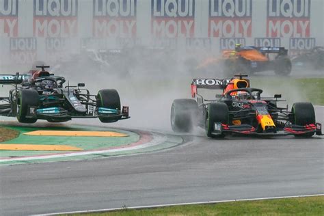 A defiant lewis hamilton called max verstappen too aggressive after a british grand prix collision between the duo ended with the dutchman taken to hospital. Brawn: "Hamilton-Verstappen, è un anno d'oro per la F1 ...