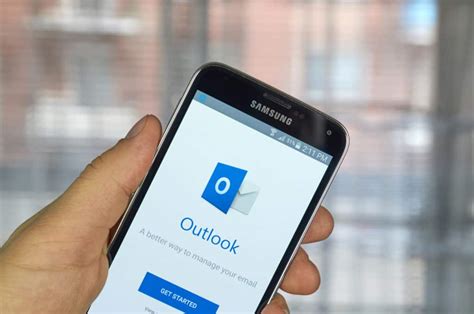 Why The Outlook Mobile App Works Better For Email On Your Phone