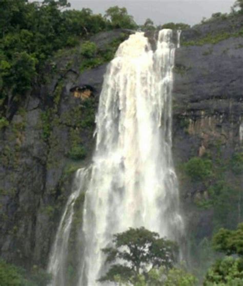 Diyaluma Falls 220m Waterfall Places Worth Visiting Tropical Islands