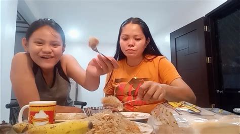 Meryenda Ng Pancit Tinapay At Saging Youtube
