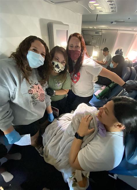 A Woman Who Didnt Know She Was Pregnant Gives Birth On Flight
