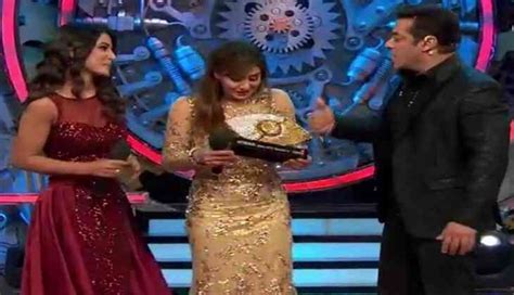 Bigg Boss Finale Shilpa Shinde Defeats Hina Khan Lifts The Trophy Of Season 11 Catch News