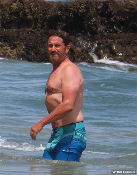 Free Gerard Butler Caught By Paparazzi Shirtless The Gay Gay