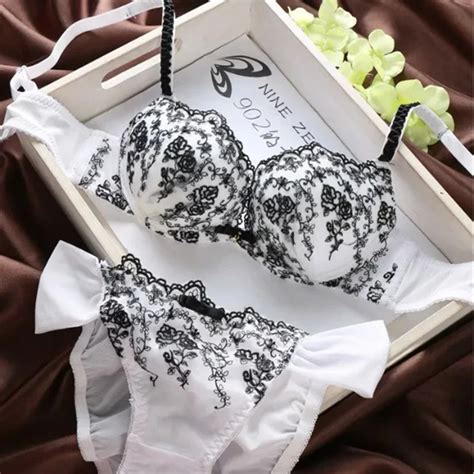 Latest Fashion Explosion Models Embroidery Sexy Lace Women Underwear Push Up Bra Sets In Bra