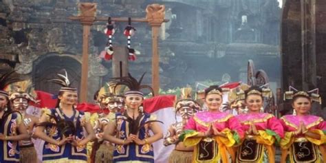 Ragaman tradisi dan agama telah berlangsung sejak lama di salatiga. 19 Keragaman Budaya Indonesia Beserta Gambar ...
