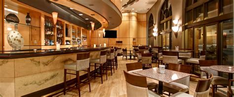Downtown Toronto Restaurants - DoubleTree by Hilton Dining