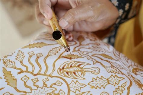 What Is Batik Printing Batik Printing Technique Textile Learner