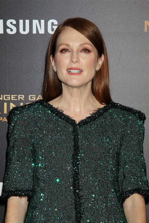 Julianne Moore At The Hunger Games Mockingjay Part 2 Premiere In New