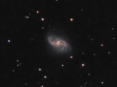 Meet ngc 2608, a barred spiral galaxy about 93 million light years away, in the constellation cancer. La costellazione del Cancro - Astronomia.com