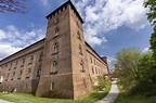 Pav?a, Italia: El Castillo Medieval En La Primavera Imagen de archivo ...
