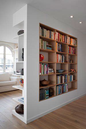 Een ingebouwde boekenkast kan ook erg mooi zijn. tussenmuurtje woonkamer - Google zoeken | Boekenkast ...
