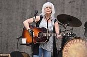 Biography of Country Legend Emmylou Harris