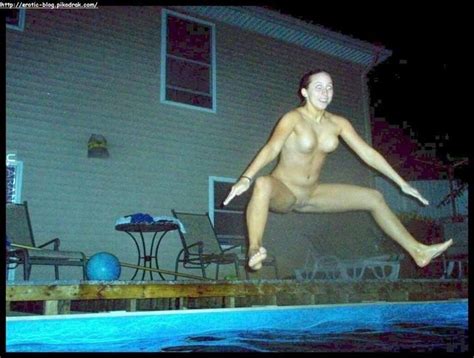 Naked Chick Jumping In The Swimming Pool Porn Photo Free