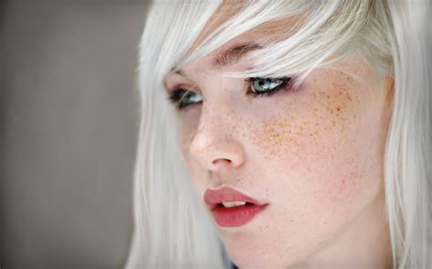 photography blonde model girl with freckles 7032831
