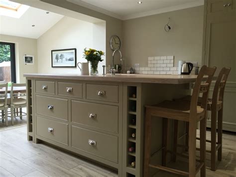 This is a comprehensive video that gets into great detail on what is required to make kitchen cabinets including different styles of cabinet. Neutral kitchen with large island | Neutral kitchen ...