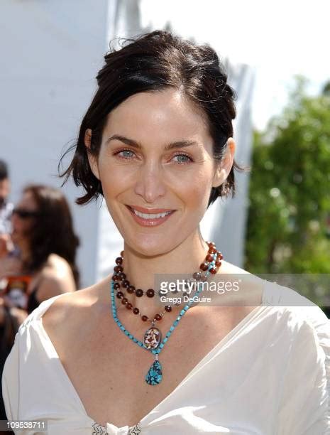 Carrie Anne Moss 2002 Photos And Premium High Res Pictures Getty Images