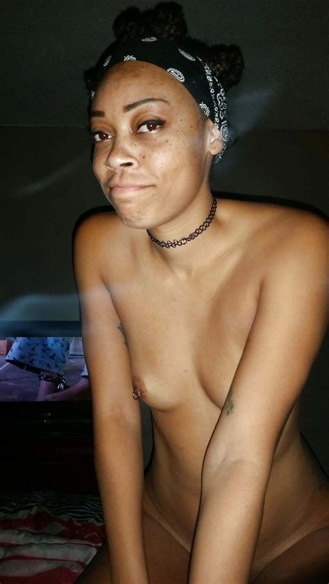 Freckled Ebony Posing For Her Babefriend Shesfreaky My XXX Hot Girl