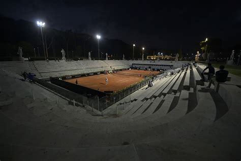 Questa pagina è dedicata al giovane tennista lorenzo musetti. Super Musetti illumina la notte del Foro - Le foto