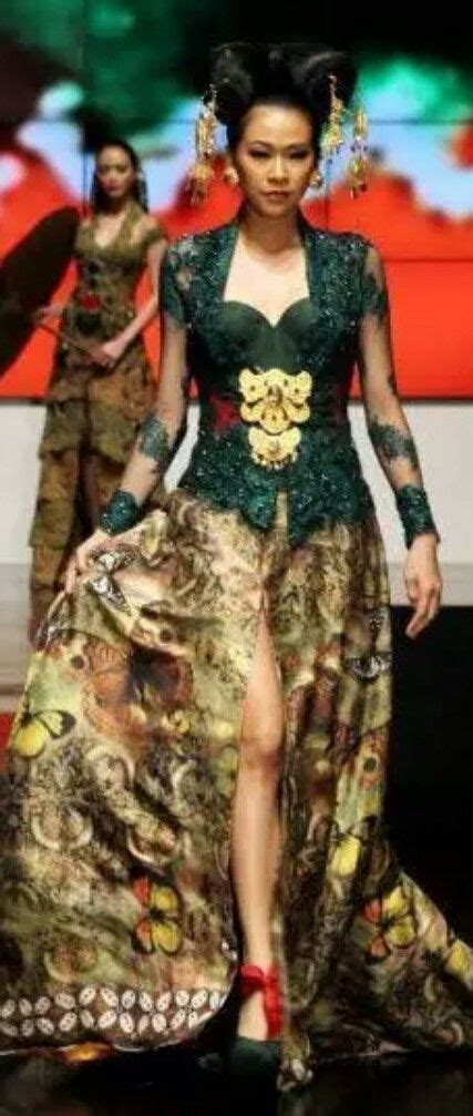 Dalam rangka memperingati 29 tahun anne avantie berkarya, desainer kenamaan indonesia tersebut menggelar fashion seperti apa penampilan para selebriti ketika menggunakan kebaya rancangan anne avantie? Kebaya Anne Avantie