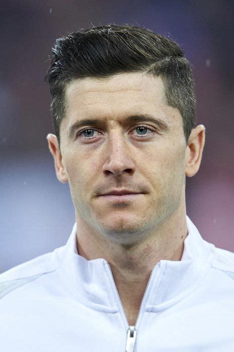 Born 21 august 1988) is a polish professional footballer who plays as a striker for bundesliga club bayern munich and is the. Robert Lewandowski Height Weight Body Statistics ...
