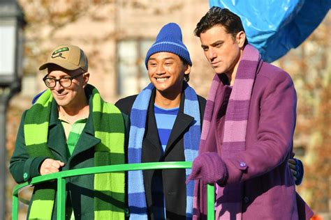 Blues Clues Hosts Joe Steve And Josh Unite For Thanksgiving Parade