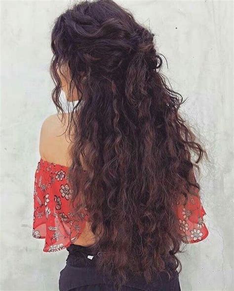 Curly short hair can look sweet, sexy, sleek, messy and always, always chic. 11 Cute Long Curly Hairstyles for Beautiful Women | Curly ...