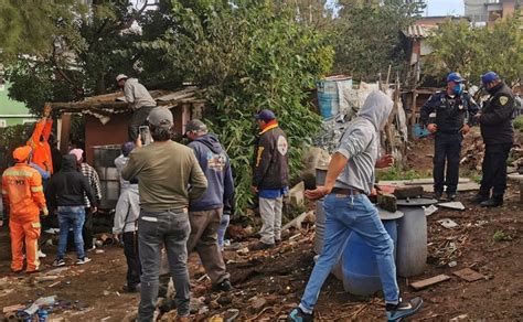 Desalojan A 10 Familias Invasoras En Iztapalapa Cdmx