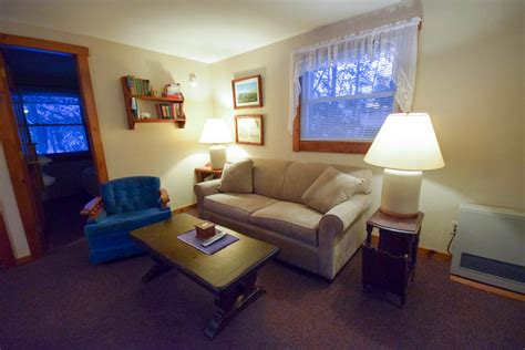 This beautiful vermont cabin rental is nestled on four wooded acres, just 1 mile from stowe village, and 8 miles to mt. Dogwood: 2 Bedroom Vacation Cabin Rental Stowe VT (128153 ...