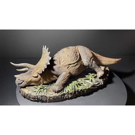 Pre Order Jurassic Park The Sick Triceratops Statue Shopee Malaysia